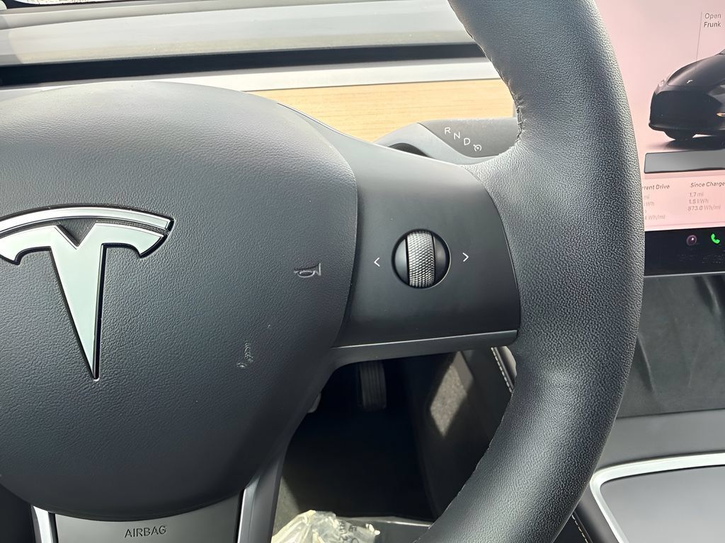 Used 2024 Tesla Model Y Long Range AWD/4WD image 17