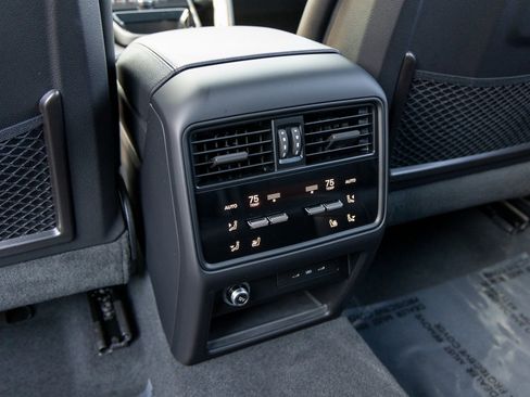 New 2025 Porsche Cayenne E-Hybrid image 40