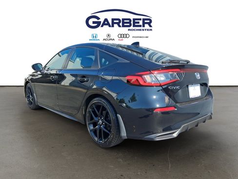 Used 2023 Honda Civic Sport image 3