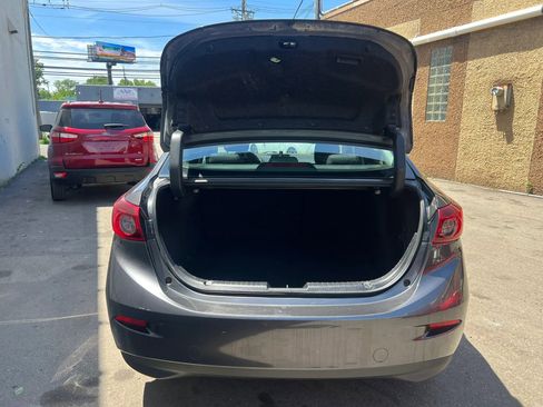 Used 2017 MAZDA MAZDA3 Sport w/ Preferred Equipment Package FWD image 9
