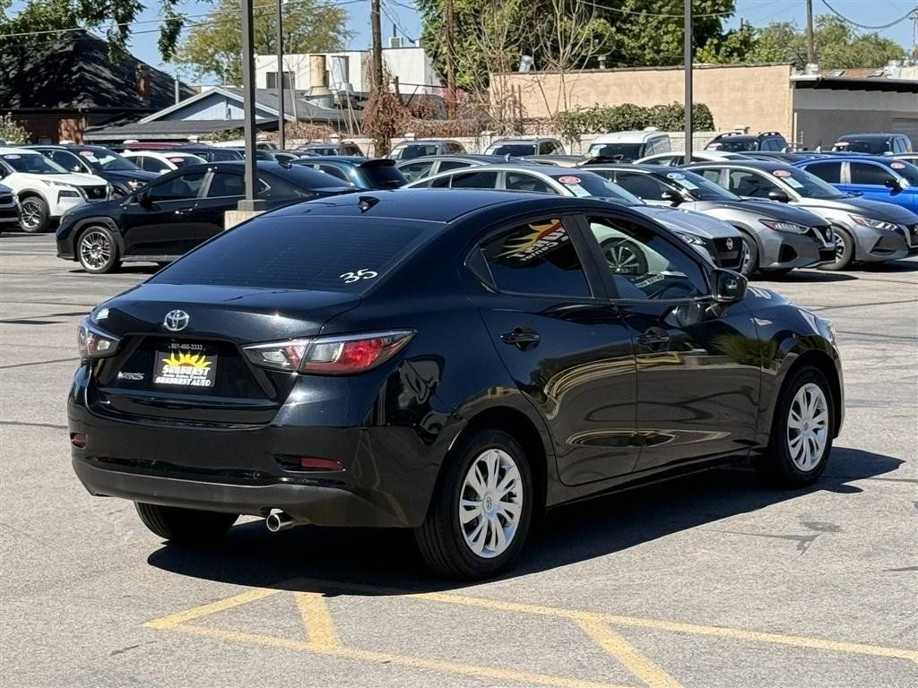 Used 2019 Toyota Yaris L FWD image 7