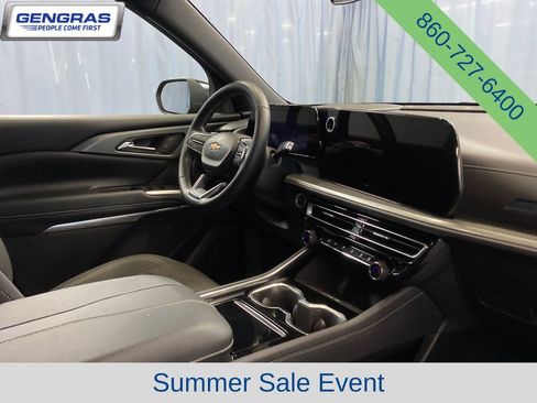 Used 2024 Chevrolet Traverse LT w/ Trailering Package AWD/4WD image 43