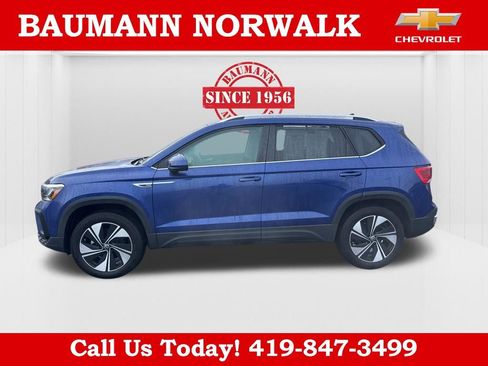 Used 2024 Volkswagen Taos SE w/ Panoramic Sunroof Package AWD/4WD image 37