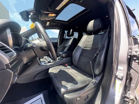 Used 2019 Jeep Grand Cherokee Altitude AWD/4WD image 9