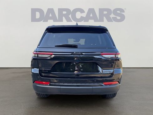 Used 2024 Jeep Grand Cherokee Limited w/ Black Appearance Package AWD/4WD image 6