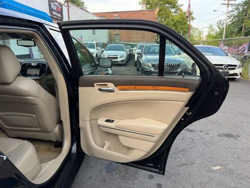 Used 2014 Chrysler 300 C RWD image 30
