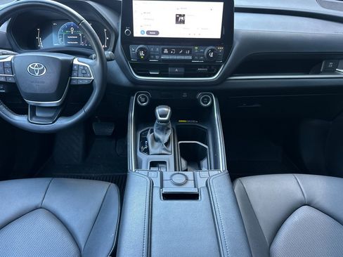 Used 2024 Toyota Grand Highlander FWD image 17