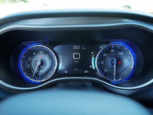 Used 2023 Chrysler Pacifica Touring-L image 24