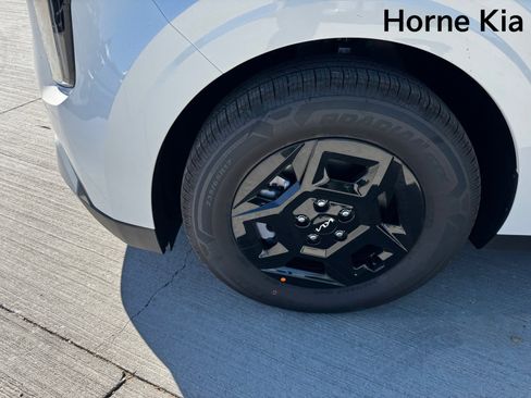 New 2026 Kia Carnival LX image 8