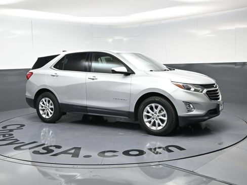 Used 2018 Chevrolet Equinox LT FWD image 2