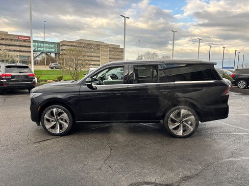 New 2026 Lincoln Navigator Black Label AWD/4WD image 4