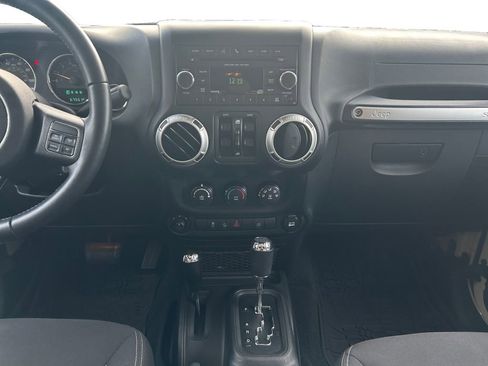 Used 2017 Jeep Wrangler Unlimited Sahara w/ Max Tow Package image 12