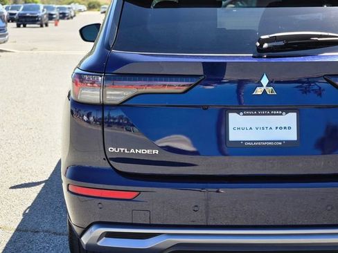 Used 2025 Mitsubishi Outlander SE image 9