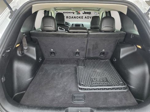 Used 2020 Jeep Cherokee Latitude Plus w/ Cold Weather Group image 27