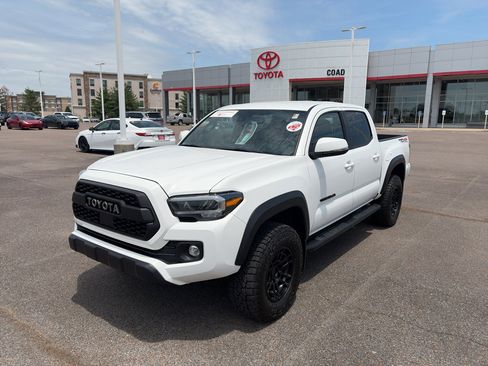 Certified 2023 Toyota Tacoma TRD Off-Road w/ Technology Package AWD/4WD image 1