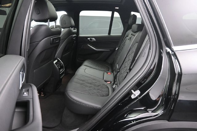 Used 2023 BMW X5 xDrive40i w/ Premium Package AWD/4WD image 21