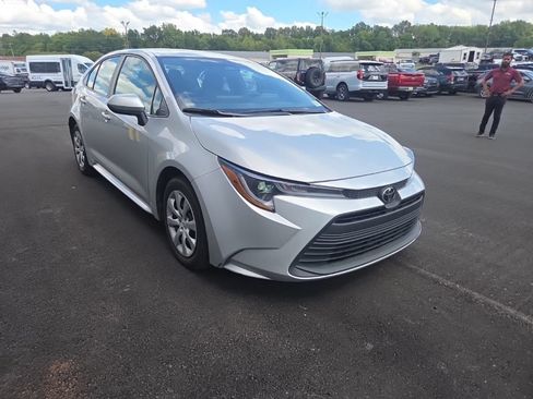Used 2025 Toyota Corolla LE FWD image 17