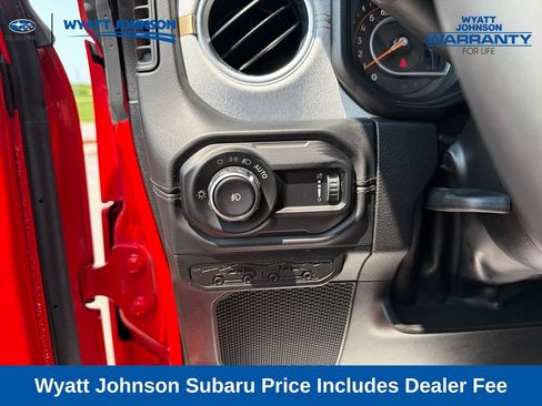 Used 2025 Jeep Wrangler Unlimited Sahara AWD/4WD image 21