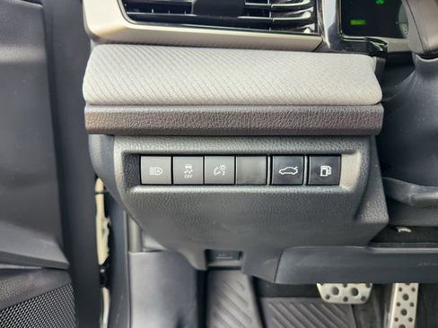 Used 2025 Toyota Camry SE w/ Convenience Package FWD image 21