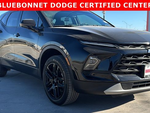 Used 2025 Chevrolet Blazer LT w/ Driver Confidence Package image 3