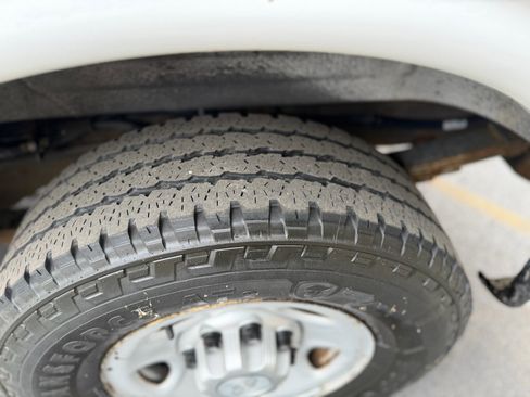 Used 2014 Chevrolet Express 2500 image 9