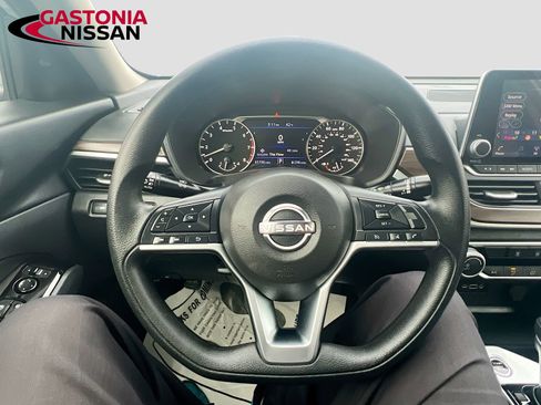 Used 2023 Nissan Altima 2.5 SV image 14