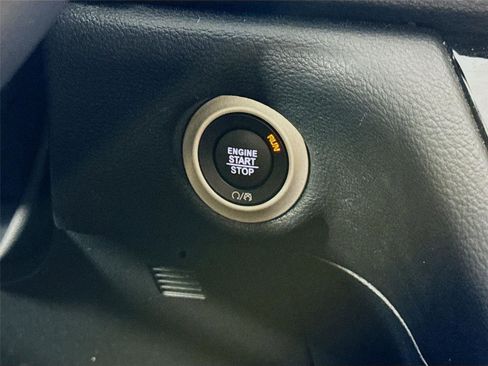 Used 2024 Chrysler Pacifica Pinnacle w/ Trailer Tow Group AWD/4WD image 13