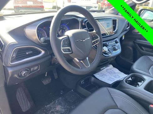 New 2026 Chrysler Pacifica Select image 47