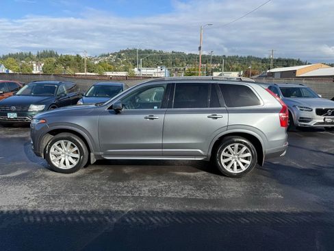 Used 2016 Volvo XC90 T6 Momentum w/ Momentum Plus Package image 8