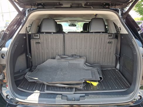 Used 2022 Toyota Highlander XLE AWD/4WD image 18
