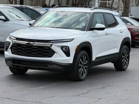 Used 2024 Chevrolet TrailBlazer ACTIV w/ Driver Confidence Package image 3