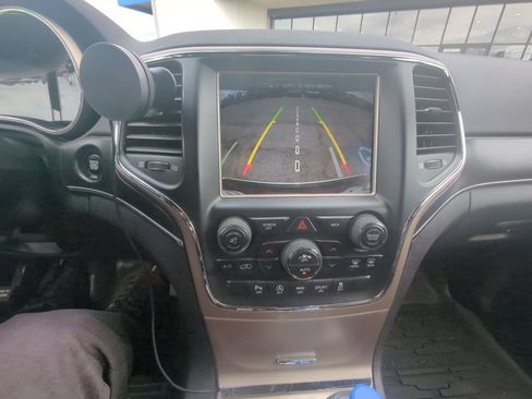 Used 2017 Jeep Grand Cherokee Limited AWD/4WD image 4