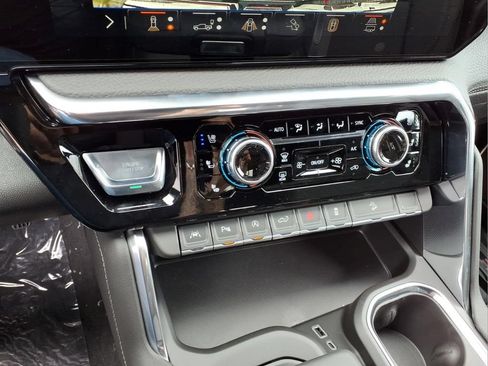 New 2026 GMC Sierra 1500 Denali w/ Denali Reserve Package AWD/4WD image 10