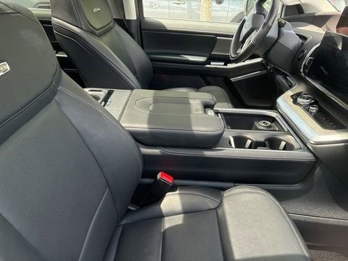 Used 2025 Ford Expedition Max Platinum AWD/4WD image 4