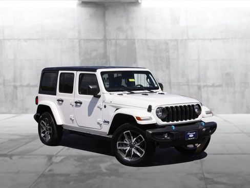 Used 2024 Jeep Wrangler Unlimited AWD/4WD image 2