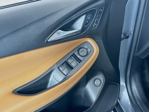 Used 2020 Buick Encore GX Essence image 18