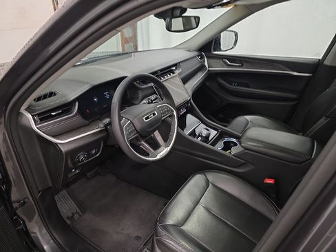 Used 2024 Jeep Grand Cherokee Limited AWD/4WD image 13