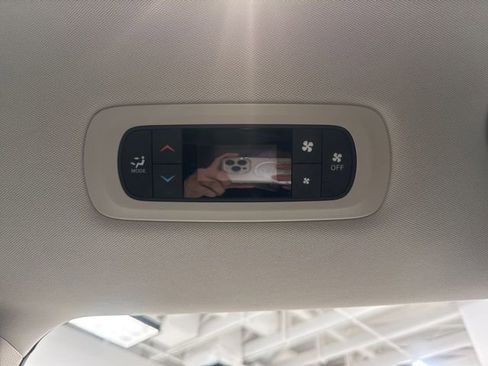 Used 2017 Chrysler Pacifica LX image 29