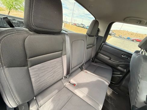 Used 2024 Nissan Frontier SV AWD/4WD image 18