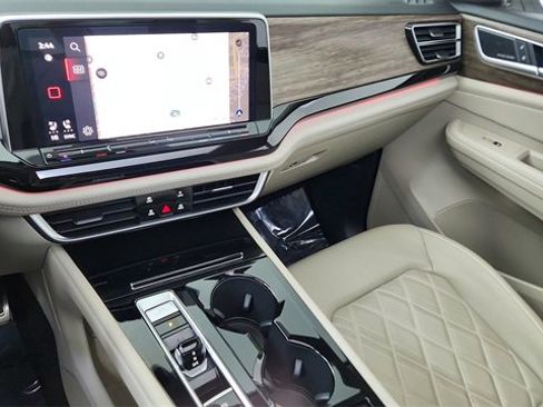 Used 2024 Volkswagen Atlas SEL Premium R-Line image 48