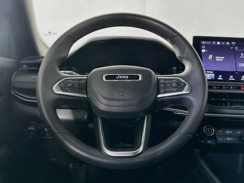 Used 2025 Jeep Compass Trailhawk AWD/4WD image 18