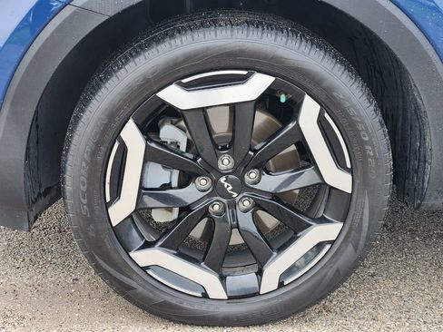 Used 2025 Kia Telluride EX w/ EX Captain's Chair Package image 10