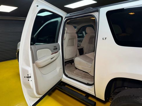 Used 2009 Chevrolet Suburban 2500 LT w/ Skid Plate Package image 13