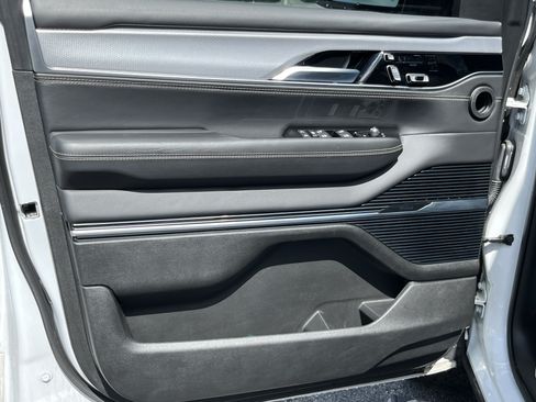 Used 2022 Jeep Grand Wagoneer Series I AWD/4WD image 25