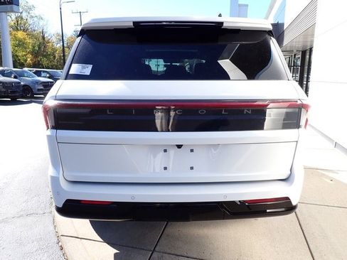 New 2025 Lincoln Navigator Reserve image 27