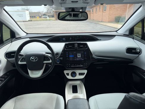 Used 2016 Toyota Prius Four Touring image 3