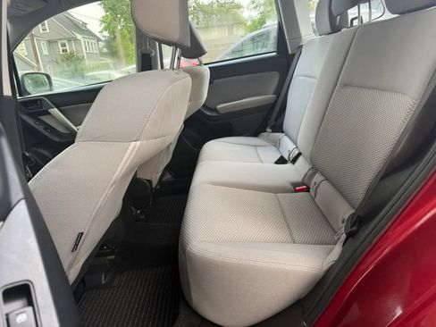 Used 2017 Subaru Forester 2.5i AWD/4WD image 9