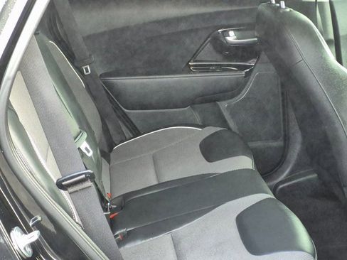Used 2020 Kia Niro EX image 19