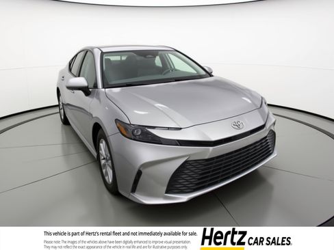 Used 2025 Toyota Camry LE image 1