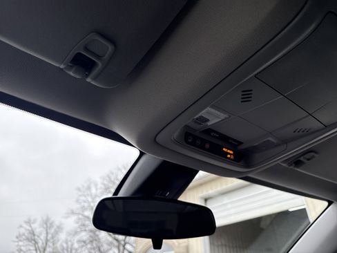 Used 2023 GMC Acadia SLE w/ Driver Convenience Package image 17